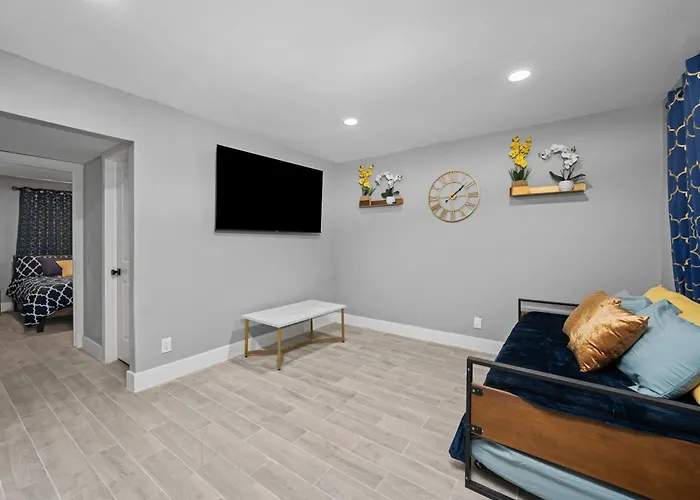 Comfy 2Br In Prime Spot With Free Parking And Pool