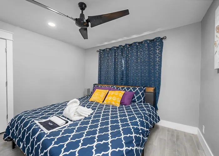 Comfy 2Br In Prime Spot With Free Parking And Pool